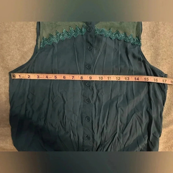 Mine turquoise sleeveless button up tie front size M - Picture 4 of 7